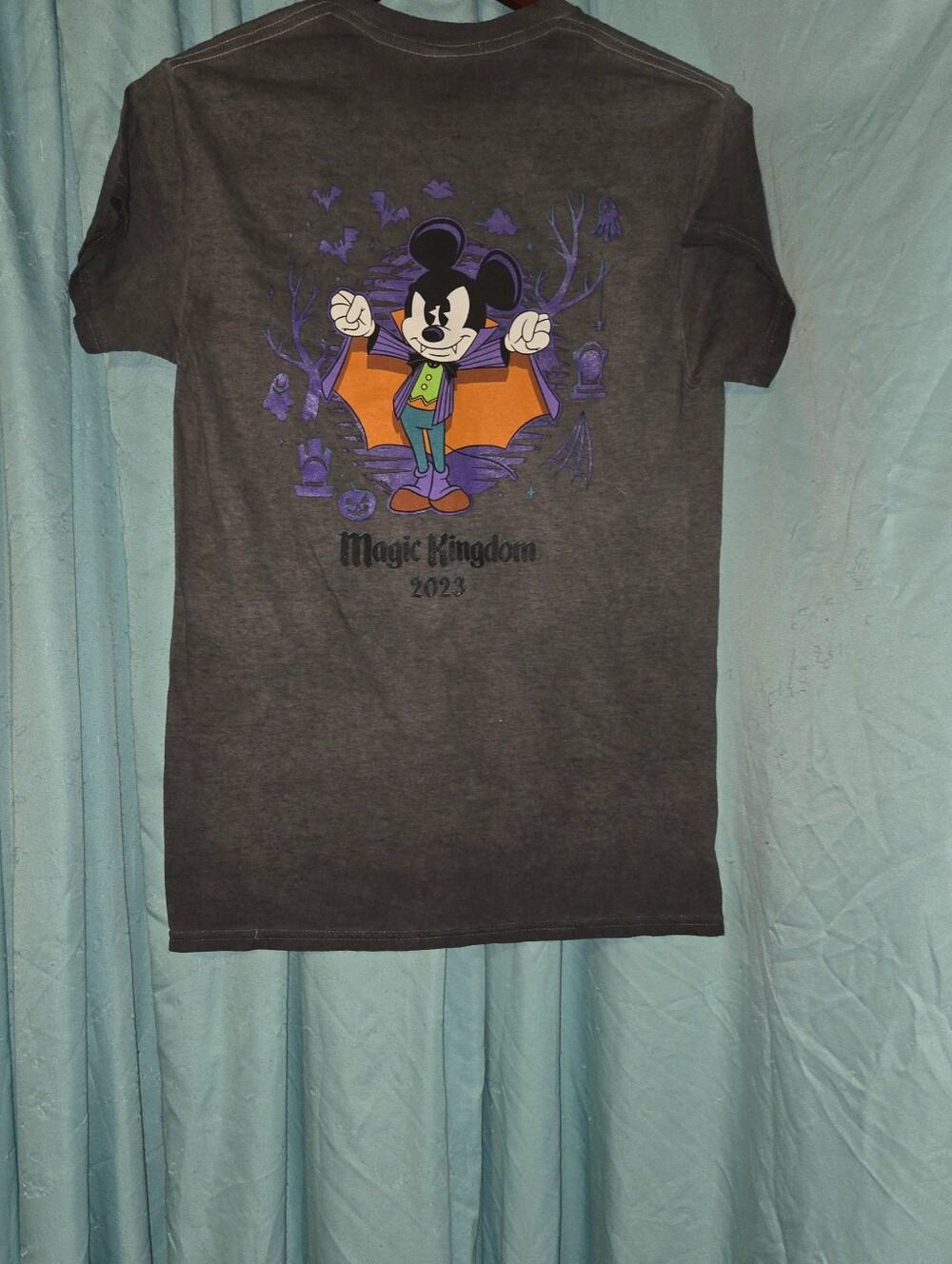Disney Mickey’s Not-So-Scary Halloween Party Exclusive Gray T-shirt Small